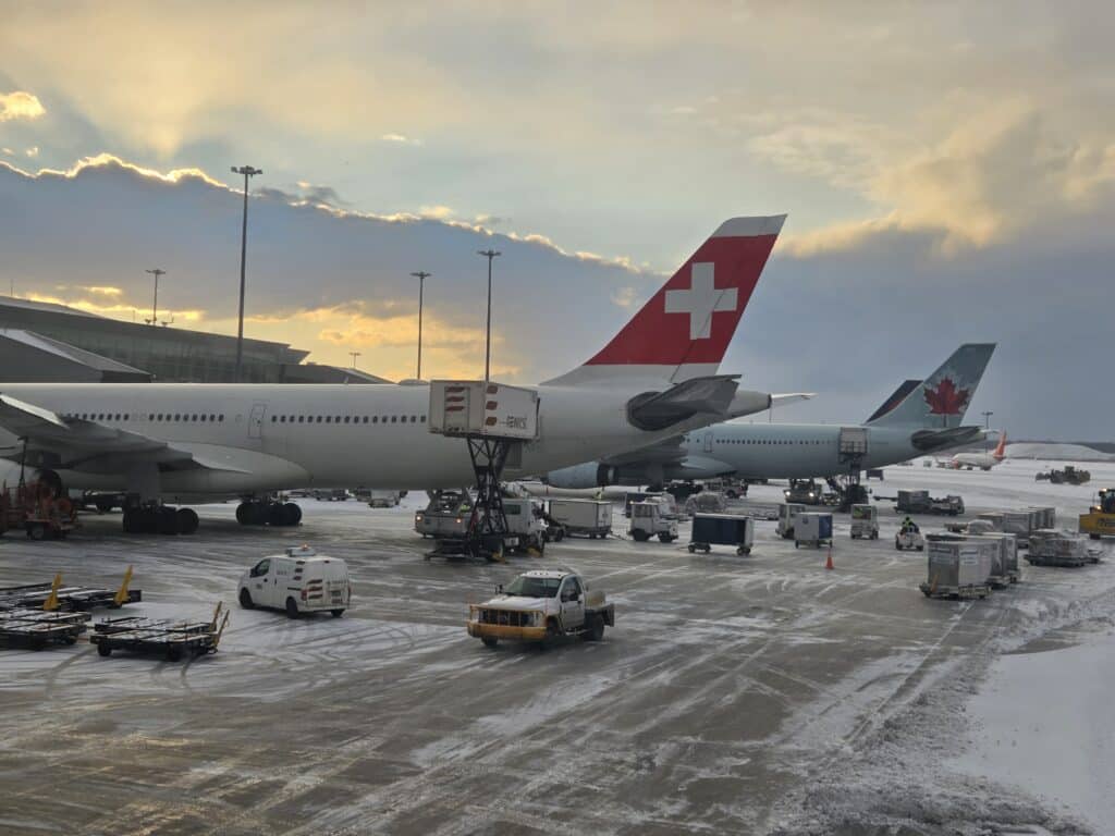 Umsteigen in YUL (Montreal). Die Kollegen sind schon da.