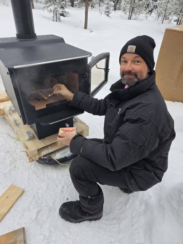 Bereit fürs erste Feuer. Zündhözli null, sozusagen