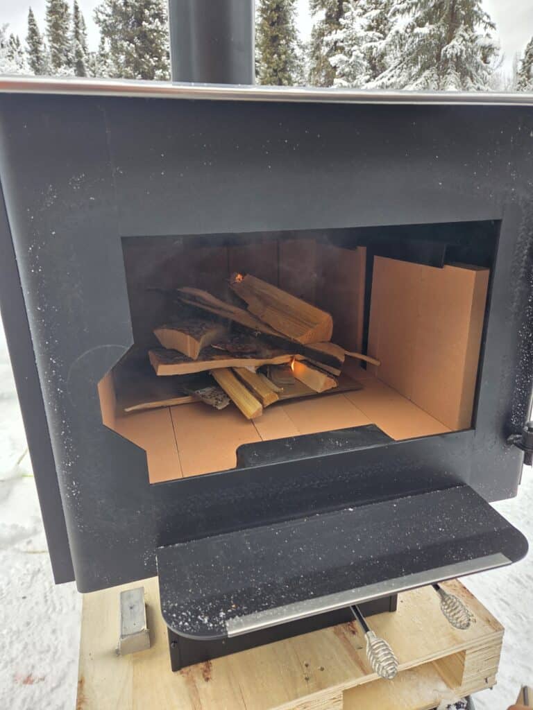 Das erste, zaghafte Feuer brennt!