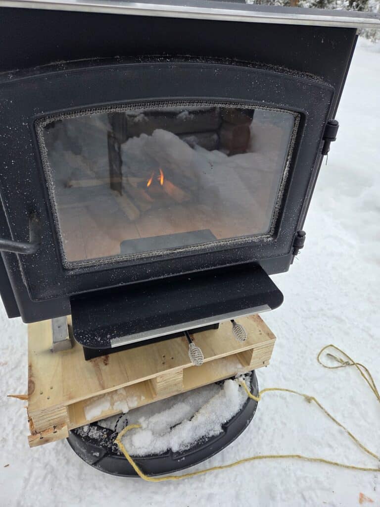 Das erste, zaghafte Feuer brennt!