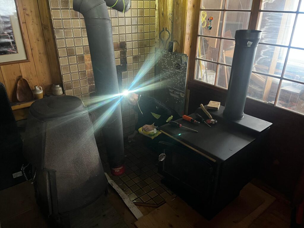 Kleine Putzaktion nachdem der alte Ofen weg ist